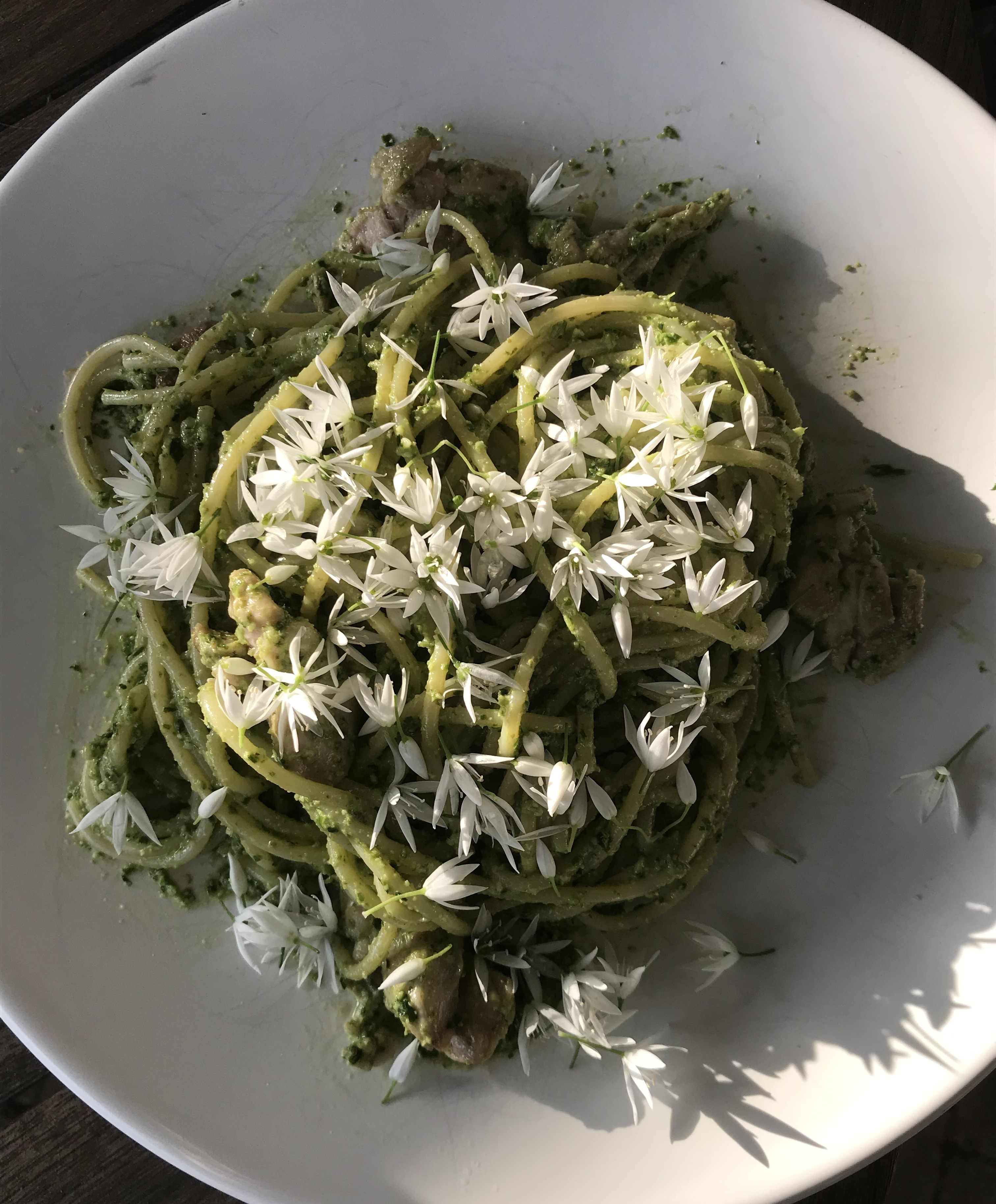 Spaghetti with pesto pasta